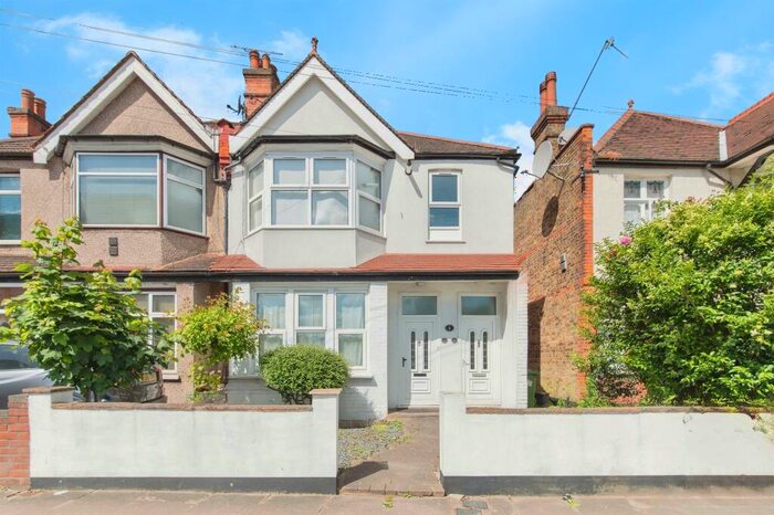 1 Bedroom Maisonette For Sale In Greenhill Way, Harrow, HA1