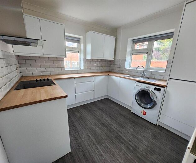 2 Bedroom Maisonette To Rent In Sewardstone Gardens, London, E4