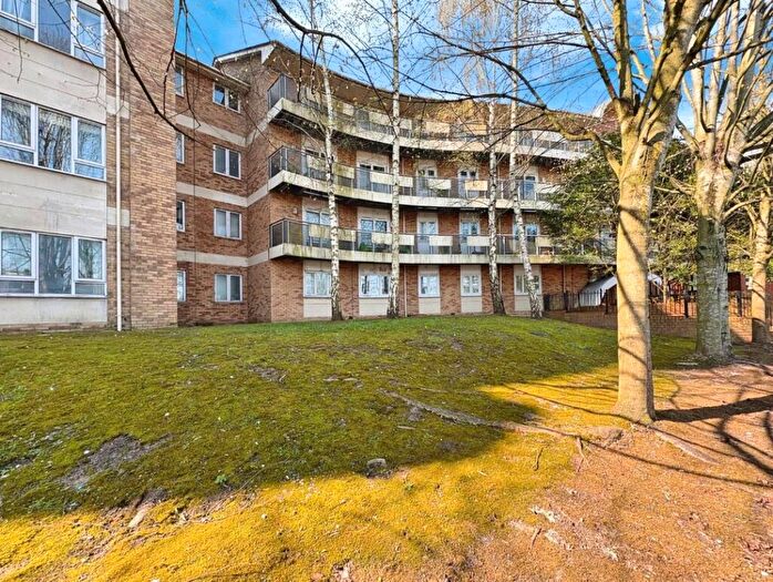 2 Bedroom Apartment For Sale In Branagh Court, Reading, Berkshire, RG30