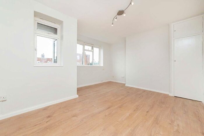 2 Bedroom Flat To Rent In Neckinger Estate, London, SE16