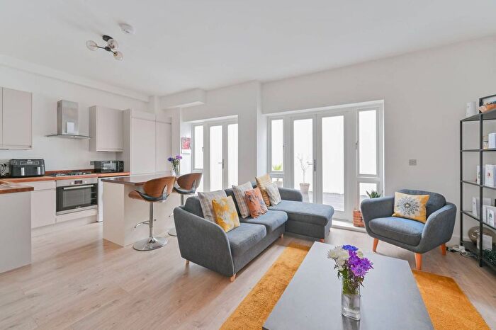1 Bedroom Flat For Sale In Ambleside Avenue, Streatham Park, London, SW16