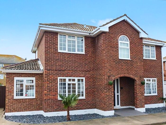 4 Bedroom Detached House For Sale In Whiteways, Canvey Island, SS8