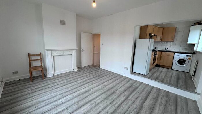 2 Bedroom Maisonette To Rent In Claremont Road, Harrow, HA3