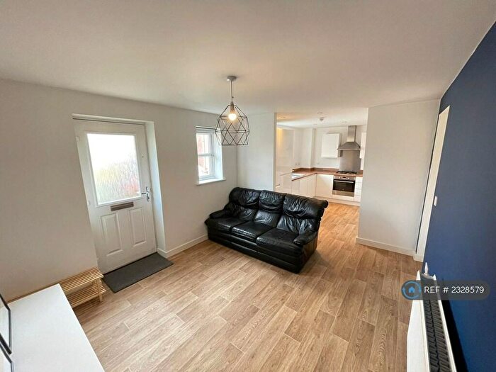 2 Bedroom Flat To Rent In Birnam Court, Birmingham, B29