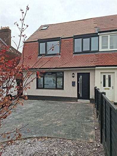 4 Bedroom Semi Detached House To Rent In Hollyhedge Road, Manchester, M22