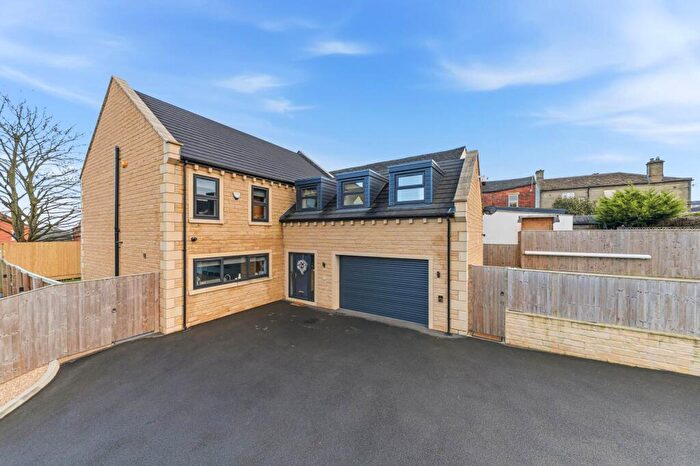 5 Bedroom Detached House For Sale In Kings Place Drighlington, Drighlington, BD11