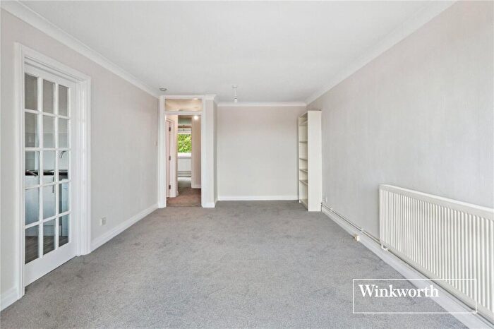 2 Bedroom Apartment To Rent In High Road, London, N20