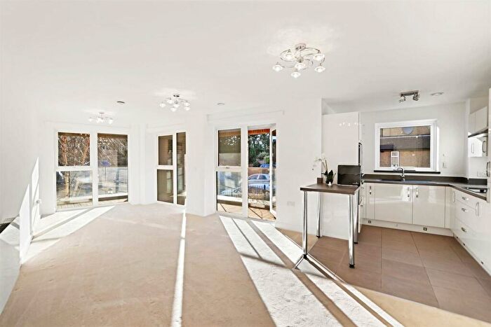 1 Bedroom Apartment For Sale In Beulah Hill, London, SE19