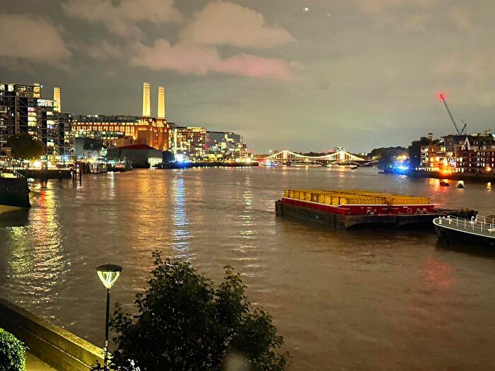 1 Bedroom Flat To Rent In Riverside Court, Vauxhall, SW8