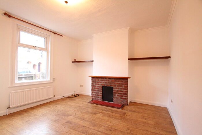 2 Bedroom End Of Terrace House To Rent In Centre Street, Banbury, Oxon, OX16