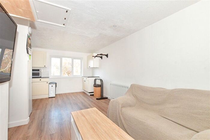 1 Bedroom Flat For Sale In West Street, Burgess Hill, West Sussex, RH15