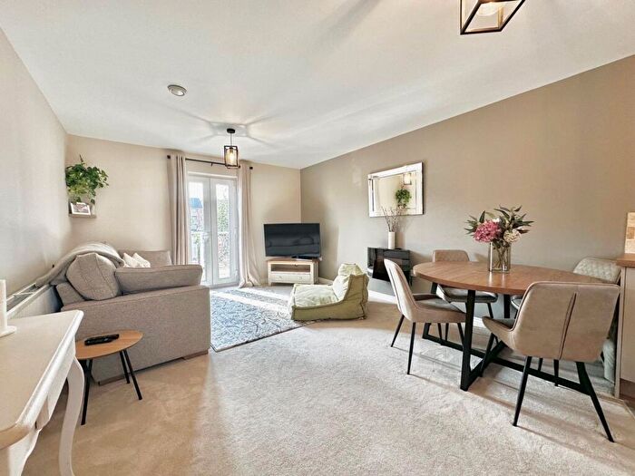 2 Bedroom Flat For Sale In Bonaire Grange, Bletchley, MK3