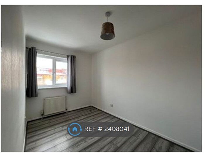 4 Bedroom Semi-Detached House To Rent In Thorpe Way, Cambridge, CB5