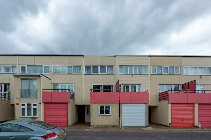 4 Bedroom Terraced House For Sale In Cheshire Close, Surrey, CR4