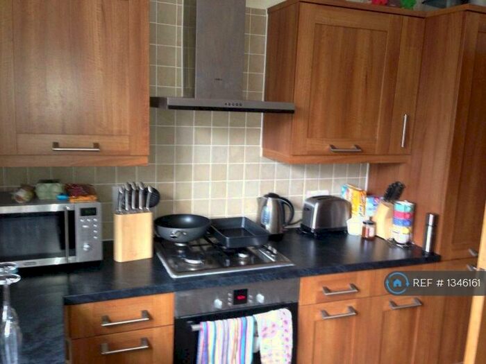 2 Bedroom Flat To Rent In Station Road, Redhill, RH1