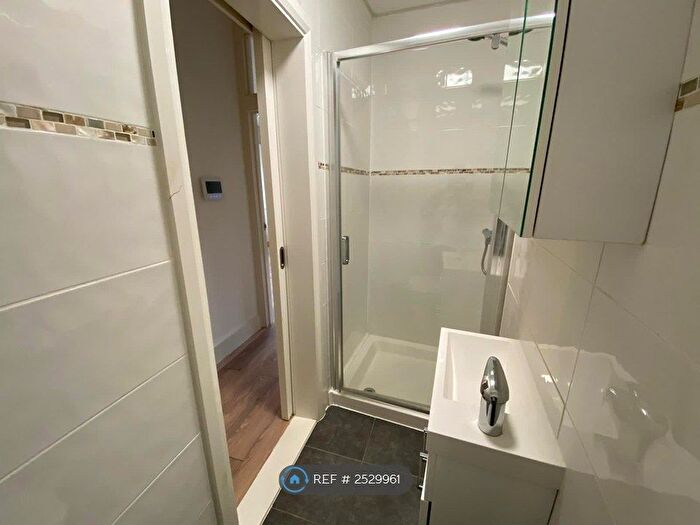 1 Bedroom Flat To Rent In New Cross Road, London, SE14