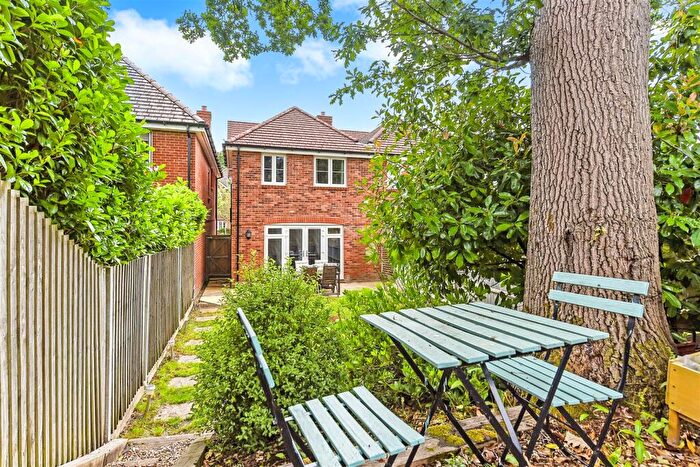 3 Bedroom Semi-Detached House For Sale In Orchard Farm Close, Liphook, GU30