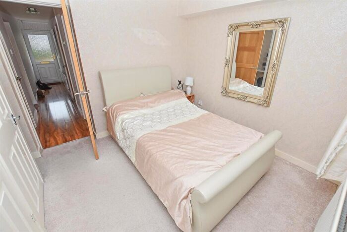 1 Bedroom Apartment For Sale In The Heys, Eastham, Wirral, CH62