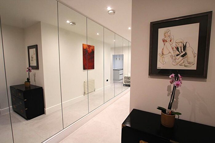 2 Bedroom Apartment To Rent In Deansgate, Manchester, NO1