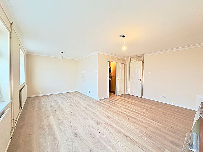 2 Bedroom Bungalow To Rent In Itchen Close, Bedford, MK41