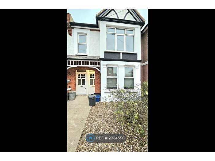 4 Bedroom Flat To Rent In Alder Road, London, SW14