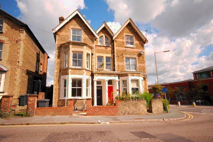 1 Bedroom Flat To Rent In Farnham Rd, Guildford, GU2