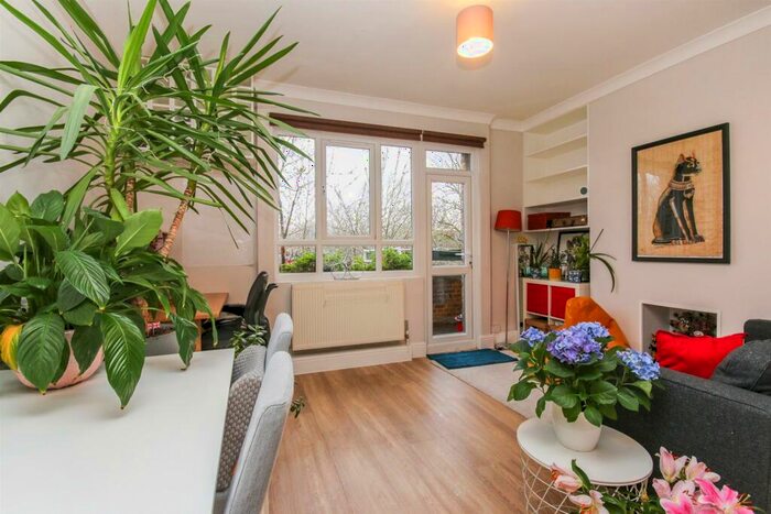 2 Bedroom Apartment To Rent In Sparsholt Road, N19