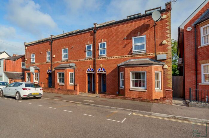 2 Bedroom Flat To Rent In Queens Road, Guildford, GU1