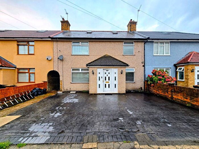 4 Bedroom Terraced House For Sale In East Avenue, Hayes, Greater London, UB3