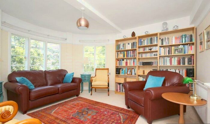 2 Bedroom Apartment To Rent In Whitehall Lodge, Pages Lane, Muswell Hill, N10