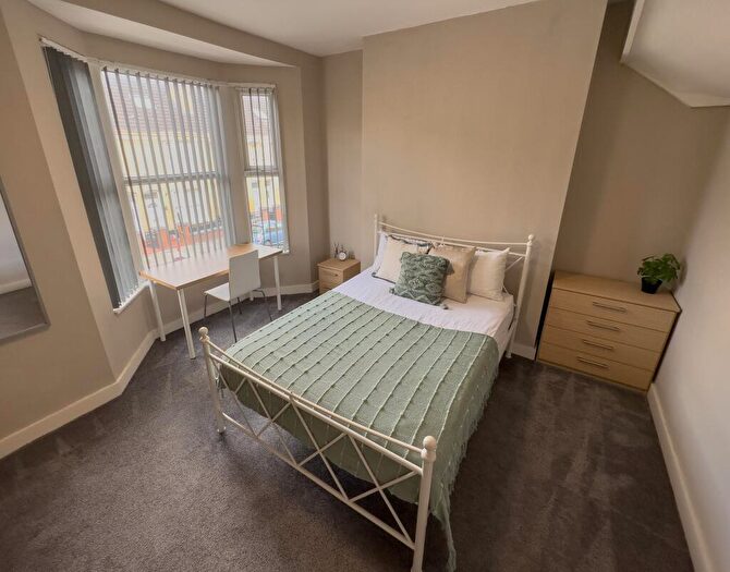 6 Bedroom Terraced House To Rent In Jubilee Drive, L7