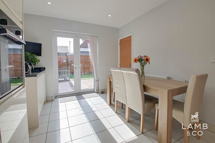 2 Bedroom Chalet For Sale In Rose Gardens, Harwich, CO12