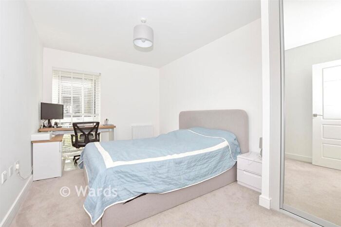 2 Bedroom Flat For Sale In Mill Lane, Maidstone, Kent, ME14