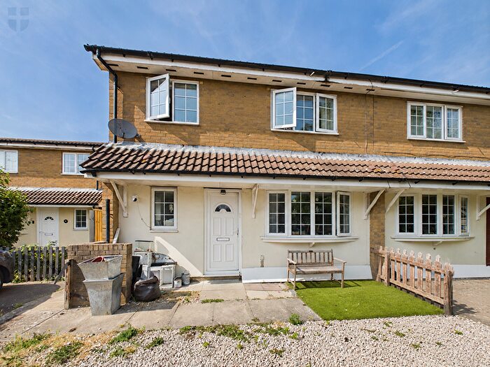 2 Bedroom Property For Sale In Cyclamen Place, Aylesbury, HP21