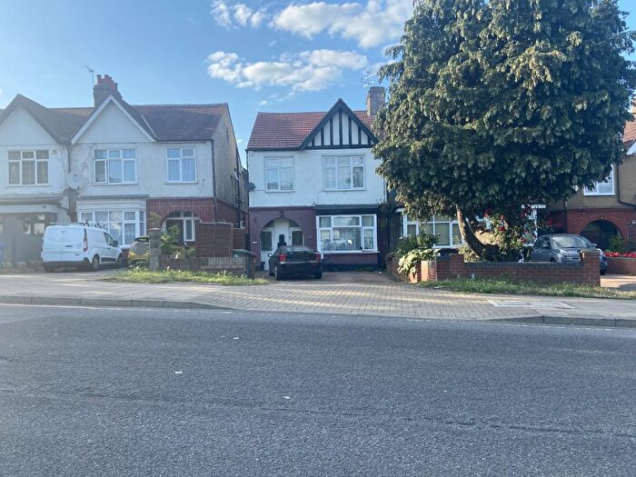 Studio To Rent In Whitchurch Lane, Edgware, HA8