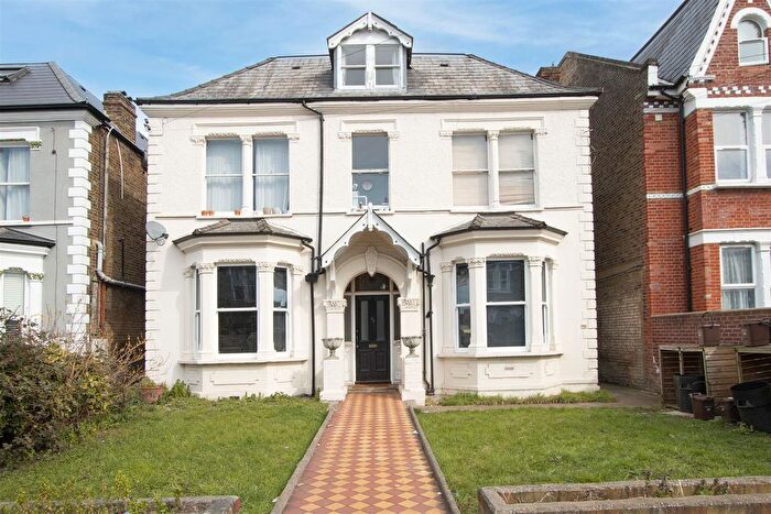 1 Bedroom Flat To Rent In Longley Road, Tooting, SW17