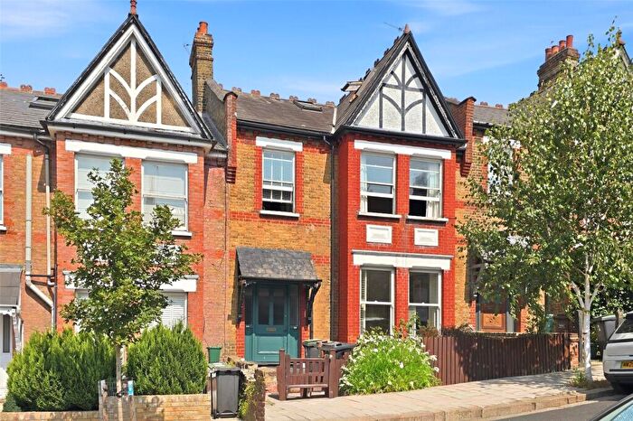 3 Bedroom Apartment For Sale In Uplands Road, London, N8