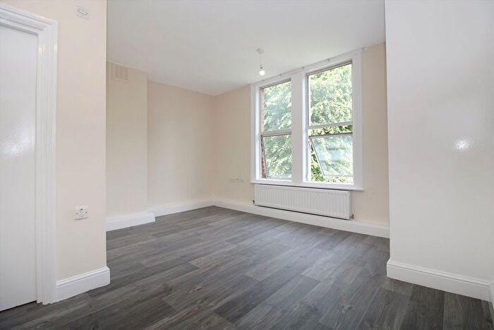 Studio To Rent In Perryn Road, Acton, W3