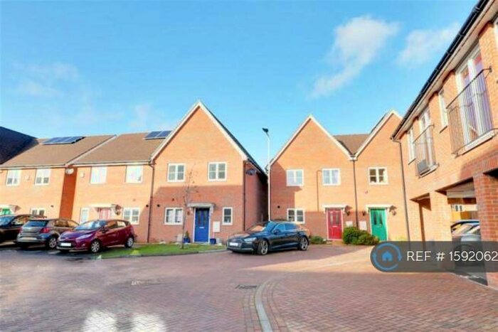 3 Bedroom Semi-Detached House To Rent In Sudbury Close, Romford, RM3