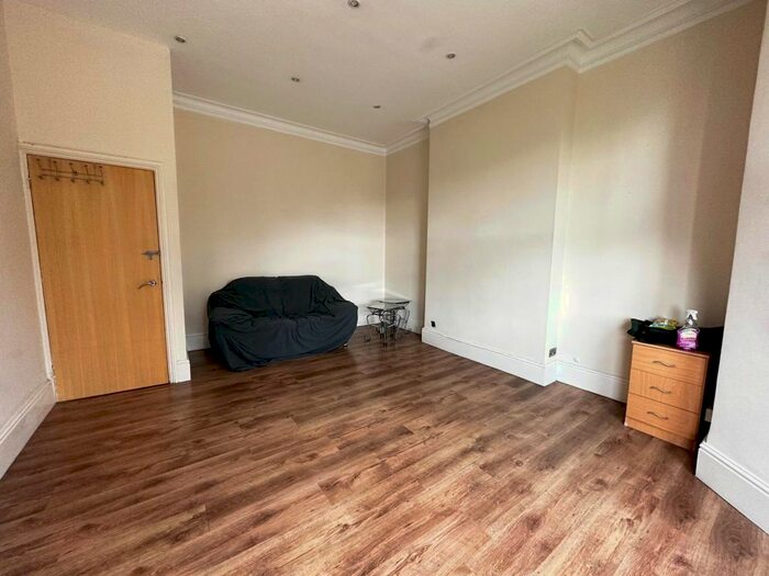 2 Bedroom Flat To Rent In Station Road, London, NW10