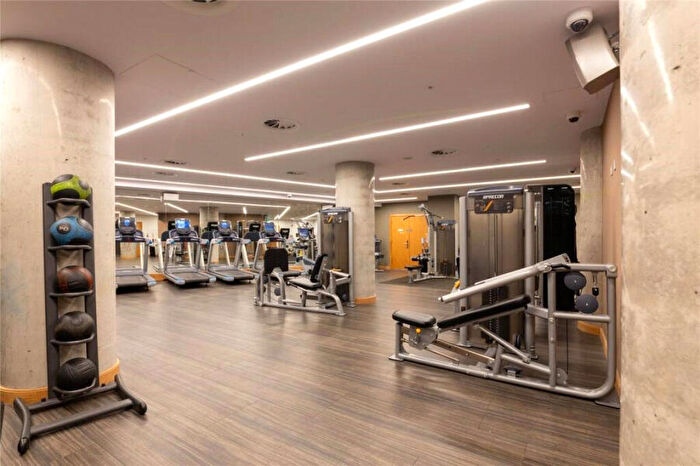 3 Bedroom Apartment To Rent In Talisman Tower, Lincoln Plaza, E14