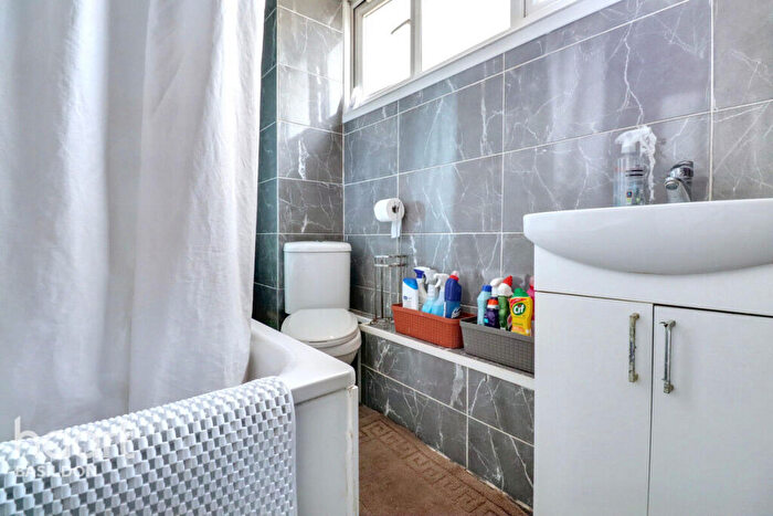 3 Bedroom Terraced House For Sale In Harlech Close, Basildon, SS13