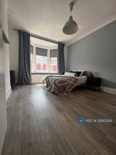 3 Bedroom Flat To Rent In Simonside Terrace, Newcastle Upon Tyne, NE6