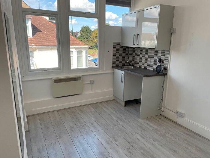 Studio To Rent In Palmeira Avenue, Westcliff-On-Sea, SS0