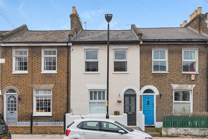 2 Bedroom Property For Sale In Kirkwood Road, London, SE15