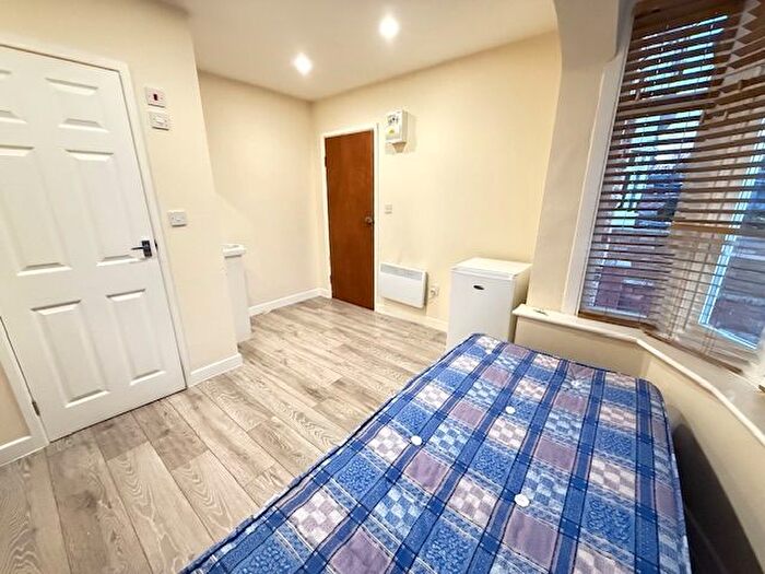 Studio To Rent In Rydal Crescent, Perivale, UB6