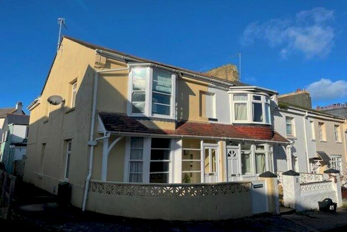 3 Bedroom Semi-Detached House To Rent In Cliff Road, Paignton, TQ4