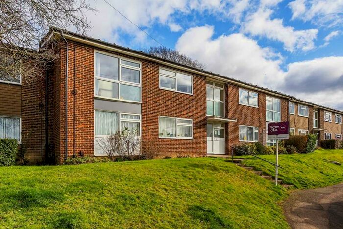 2 Bedroom Flat To Rent In Mill Lane, Hurst Green, RH8