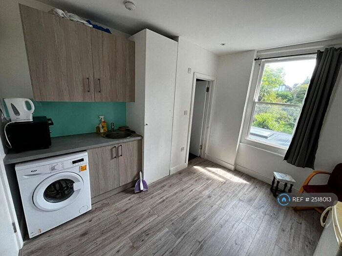 Studio To Rent In Regents Park Road, London, N3