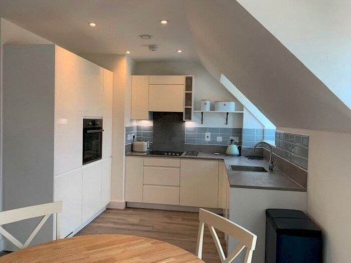 2 Bedroom Flat To Rent In Dover Road, Tadworth, KT20